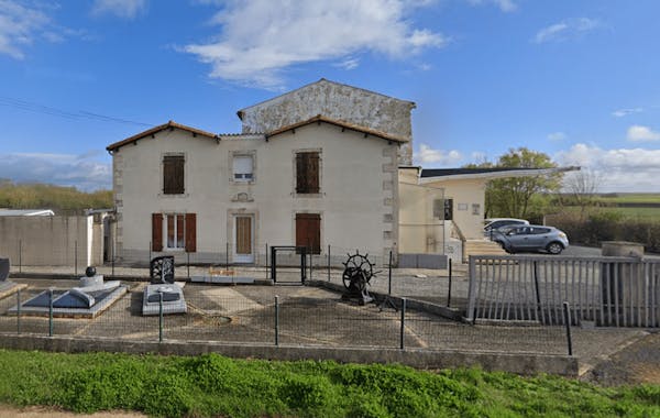 Photographie de la Pompes Funèbres Bremand de Saint-Hilaire-la-Palud
