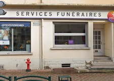 Devanture de Pompes Funèbres Générales
