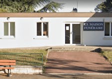 Devanture de Pompes Funèbres Générales