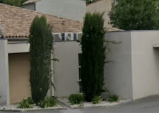 Devanture de Pompes Funèbres et Marbrerie Camarguaise - Dignité Funéraire