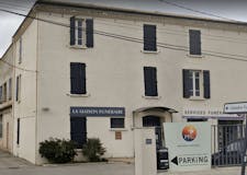 Devanture de Pompes Funèbres Générales