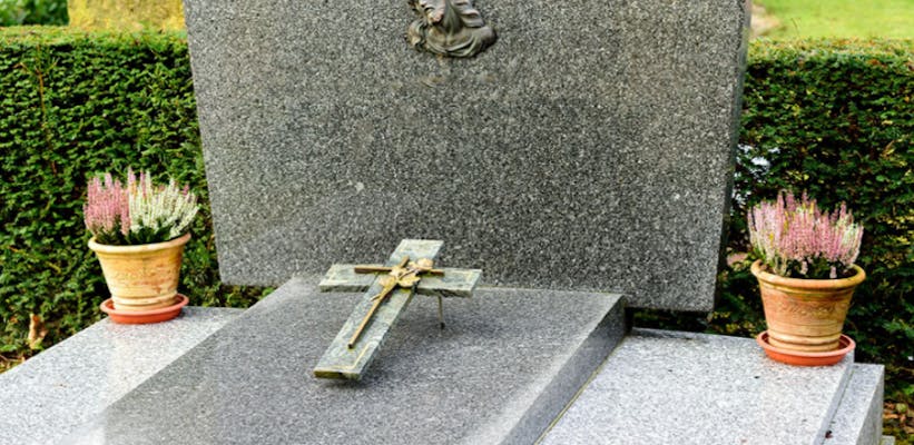 Photographies de KUZMA FUNERAIRE à D'Huison-Longueville