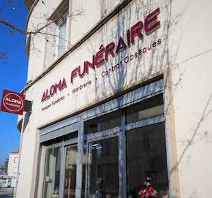 `photo de l'établissement de ${name}`