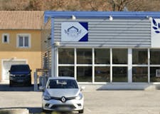 Devanture de Pompes Funèbres et Marbrerie ARDROME Funéraire