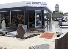Devanture de Pompes Funèbres Marbrerie Houdebert et Fils