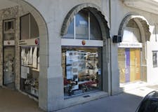 Devanture de Pompes Funèbres Générales