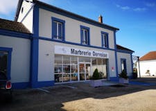 Devanture de Pompes Funèbres Marbrerie Dervoise