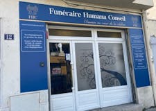 Devanture de Pompes funèbres Humana Conseil