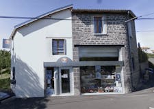 Devanture de Pompes Funèbres Générales