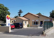 Devanture de Pompes Funèbres Générales
