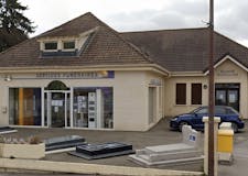 Devanture de Pompes Funèbres Générales