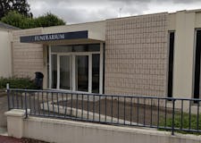 Devanture de Pompes Funèbres Générales