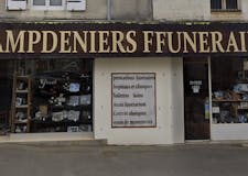 Devanture de Pompes Funèbres Champdeniers