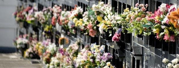 columbarium avec fleurs