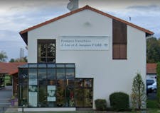 Devanture de Pompes Funèbres Générales