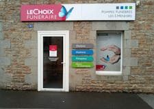 Devanture de Pompes Funèbres LES 5 MENHIRS - Le Choix Funéraire