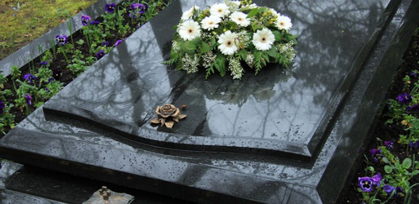 Photographies de KUZMA FUNERAIRE à D'Huison-Longueville