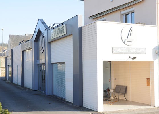 Photographie de la Pompes Funèbres Lacoste de la ville de Saint-Étienne-de-Montluc