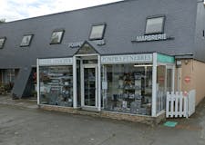 Devanture de Pompes Funèbres LESACHER