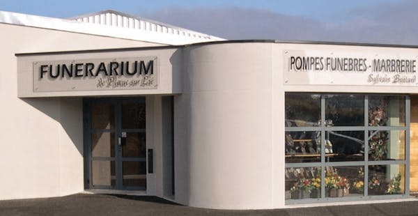 Photographie de la Pompes Funèbres Sylvain Boitard 
de la ville de Plœuc-L'Hermitage