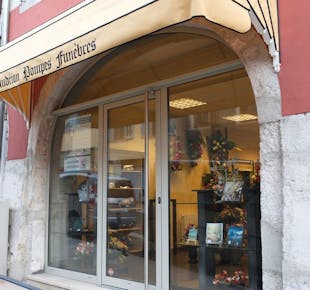 `photo de l'établissement de ${name}`