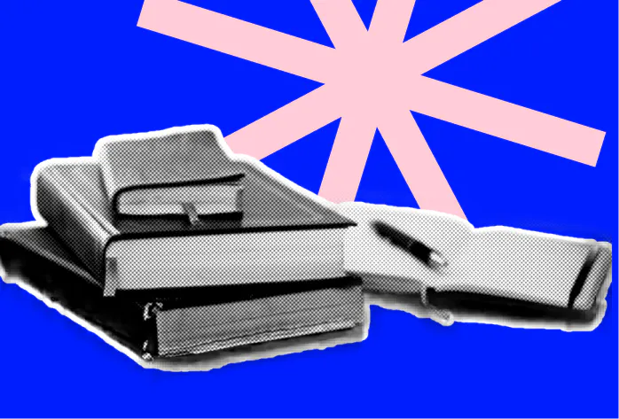 Ein Stapel aus mehreren Büchern aufeinandergelegt.