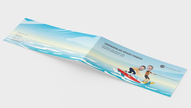Eine Einladungskarte auf der zwei Männer Surfen,zu einem Sommerfest von Murface, lustig gestaltet - Digitalisierung Handwerk von der Meisterstück Agency aus Köln.