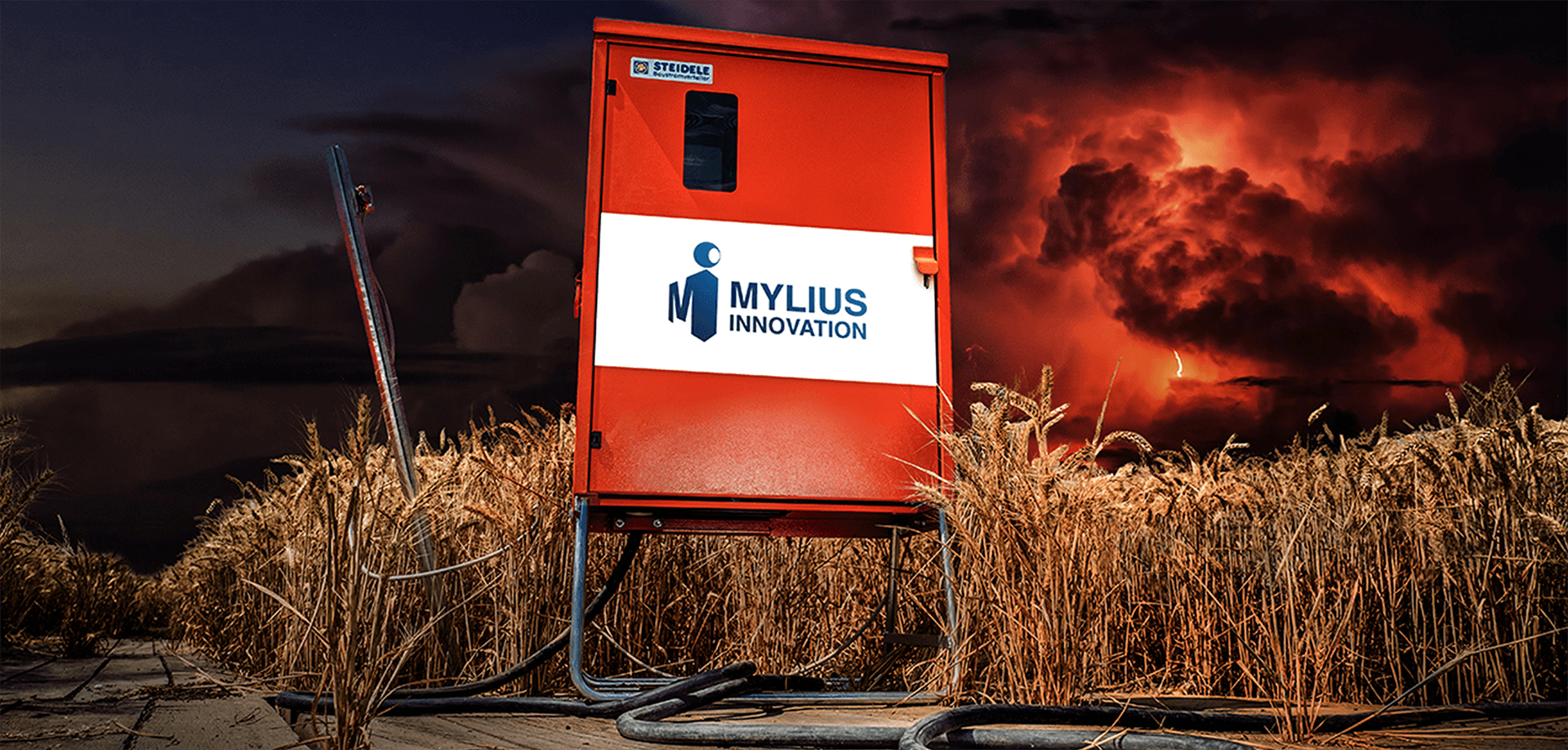 Ein Stromkasten in Rot mit dem neuen Mylius Logo - Social-Media Marketing Handwerk, Meisterstück Agency, Köln