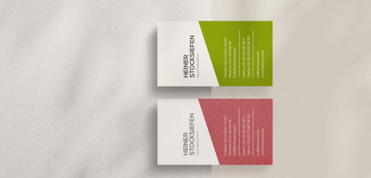 Visitenkarten in Weiß/Rot und Weiß/Grün des Unternehmens Stocksiefen - Handwerk Marketing von der Meisterstück Agency aus Köln.