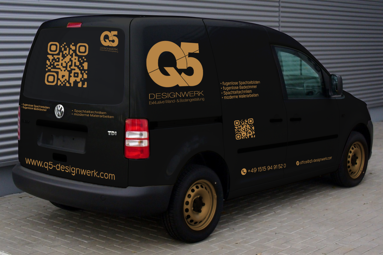 Ein Van in Schwarz/Gold mit QR-Codes und dem Q5 Logo - Werbemittel Handwerk, von der Meisterstück Agency aus Köln