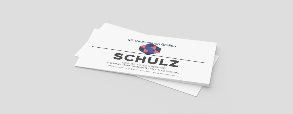 ein Stapel Visitenkarten des Unternehmens Schulz in  Weiß - Werbeagentur Handwerk, von der  Meisterstück Agency aus Köln