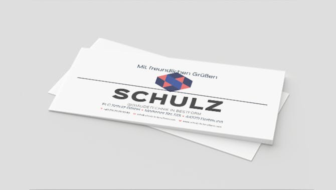 ein Stapel Visitenkarten des Unternehmens Schulz in  Weiß - Werbeagentur Handwerk, von der  Meisterstück Agency aus Köln