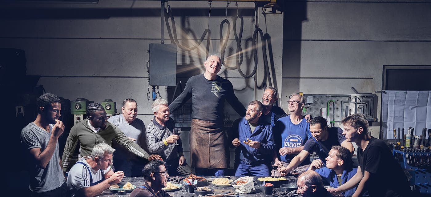 Team Fotoshooting zu dem christlichen Thema "Abendmahl" -  Digitales Handwerk von der Meisterstück Agency aus Köln