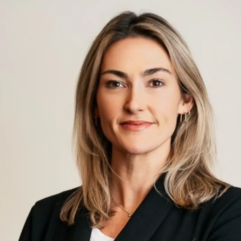 Kelly Costello headshot