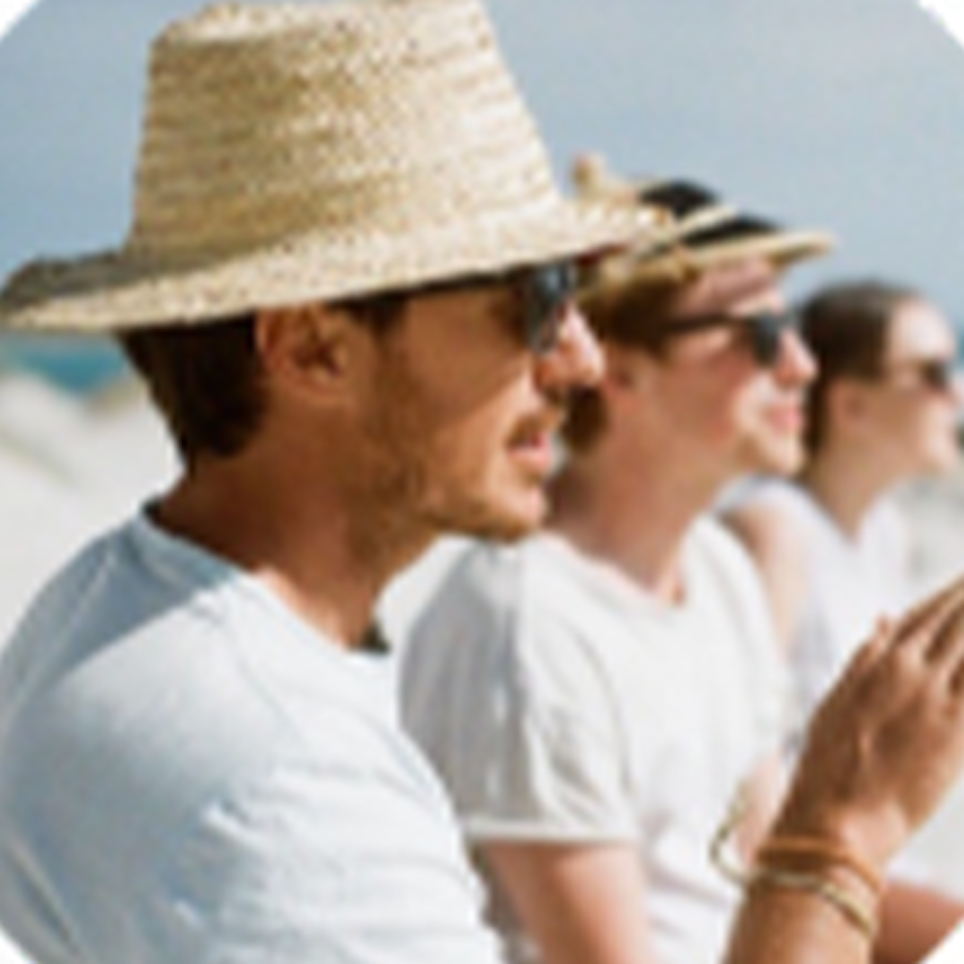 Photo of people with sunglasses and hats on the beach