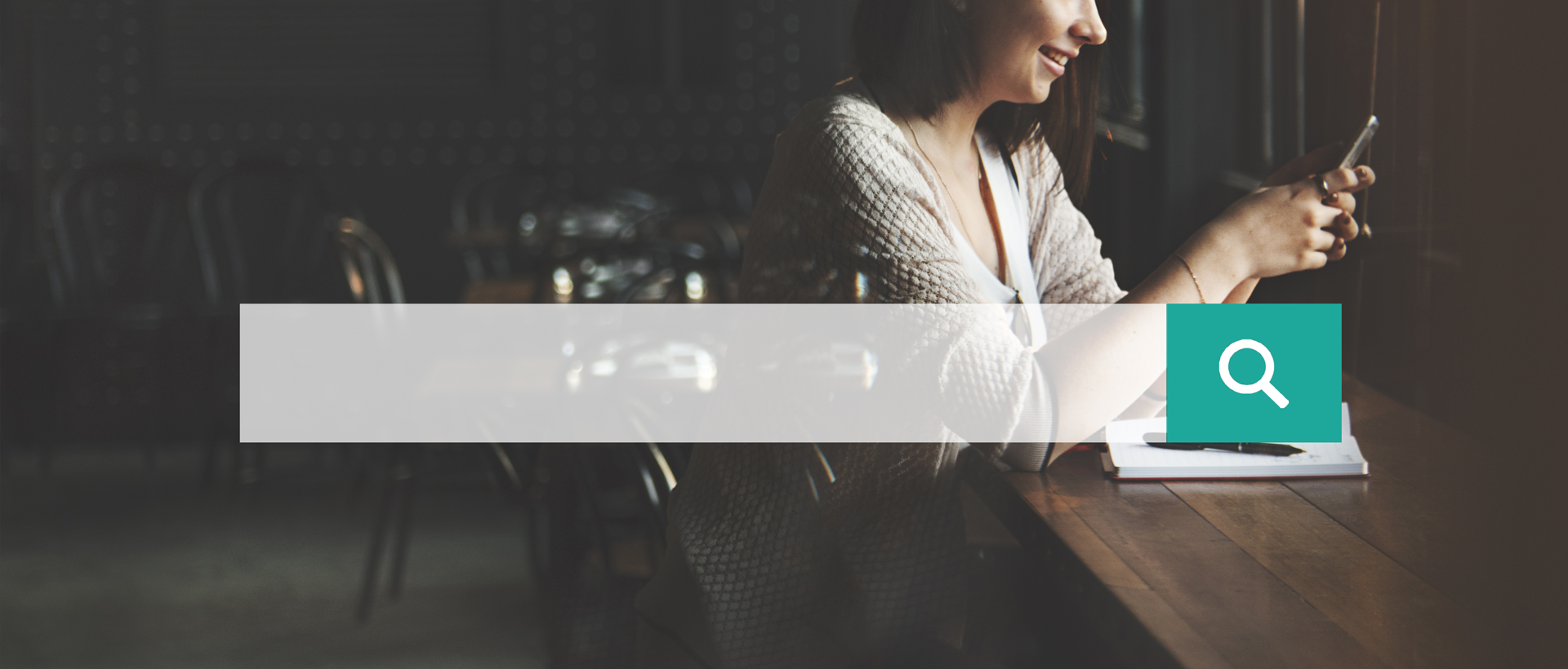Foto of a woman sitting at a desk with a search bar overlay