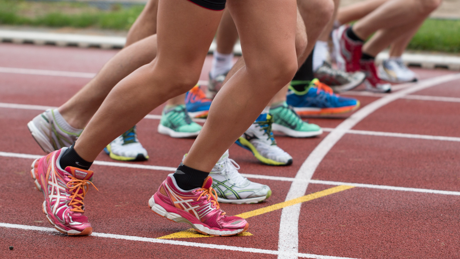 Des personnes qui courent 