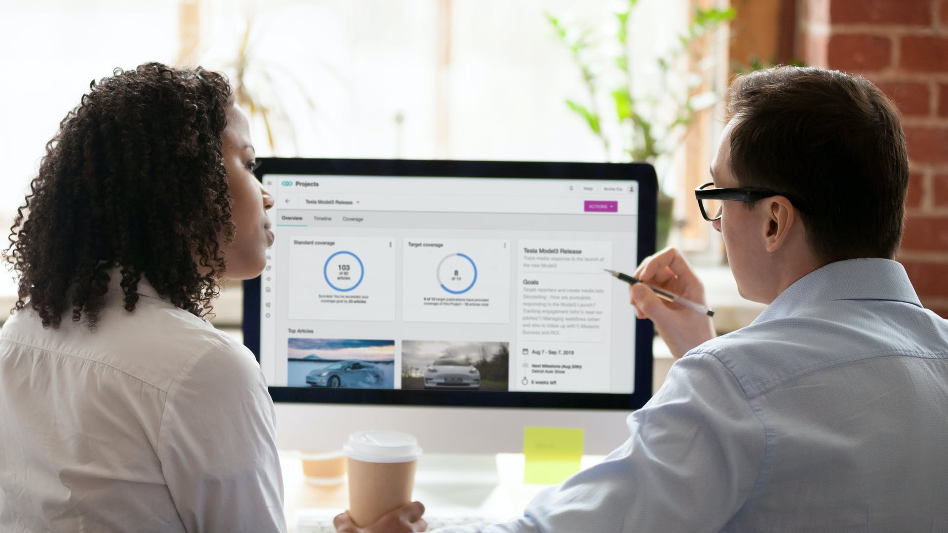 Équipe marketing échangeant sur la transformation digitale