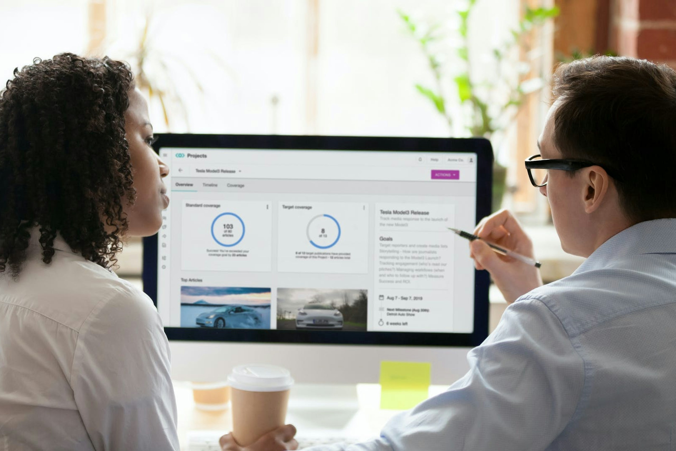 Équipe marketing échangeant sur la transformation digitale