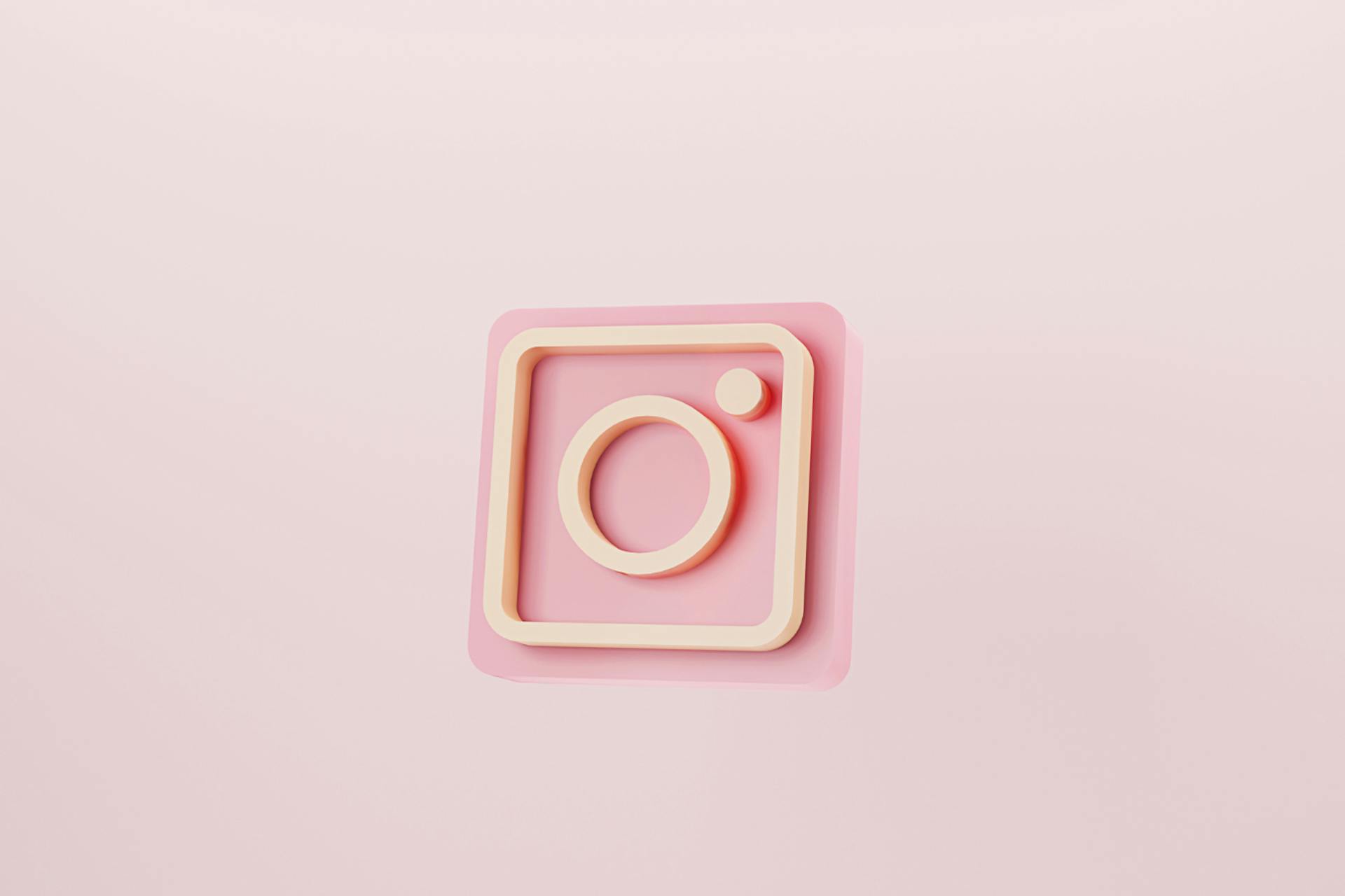 logo instagram sur fond rose 