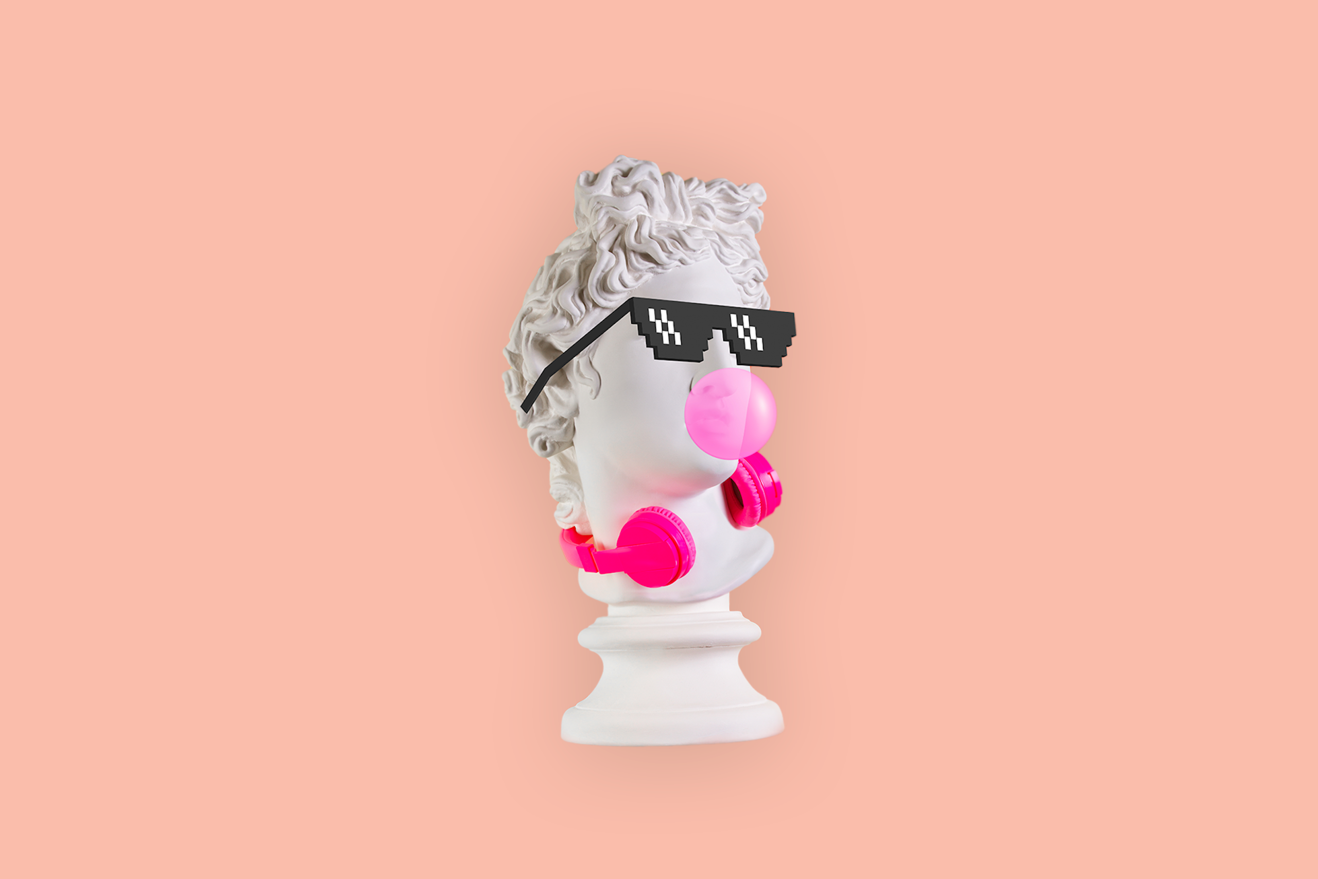 Illustration einer Büste mit coolen Gadgets (Sonnenbrille, Kaugummi, pinke Kopfhörer) als Titelbild für unseren TikTok Beitrag