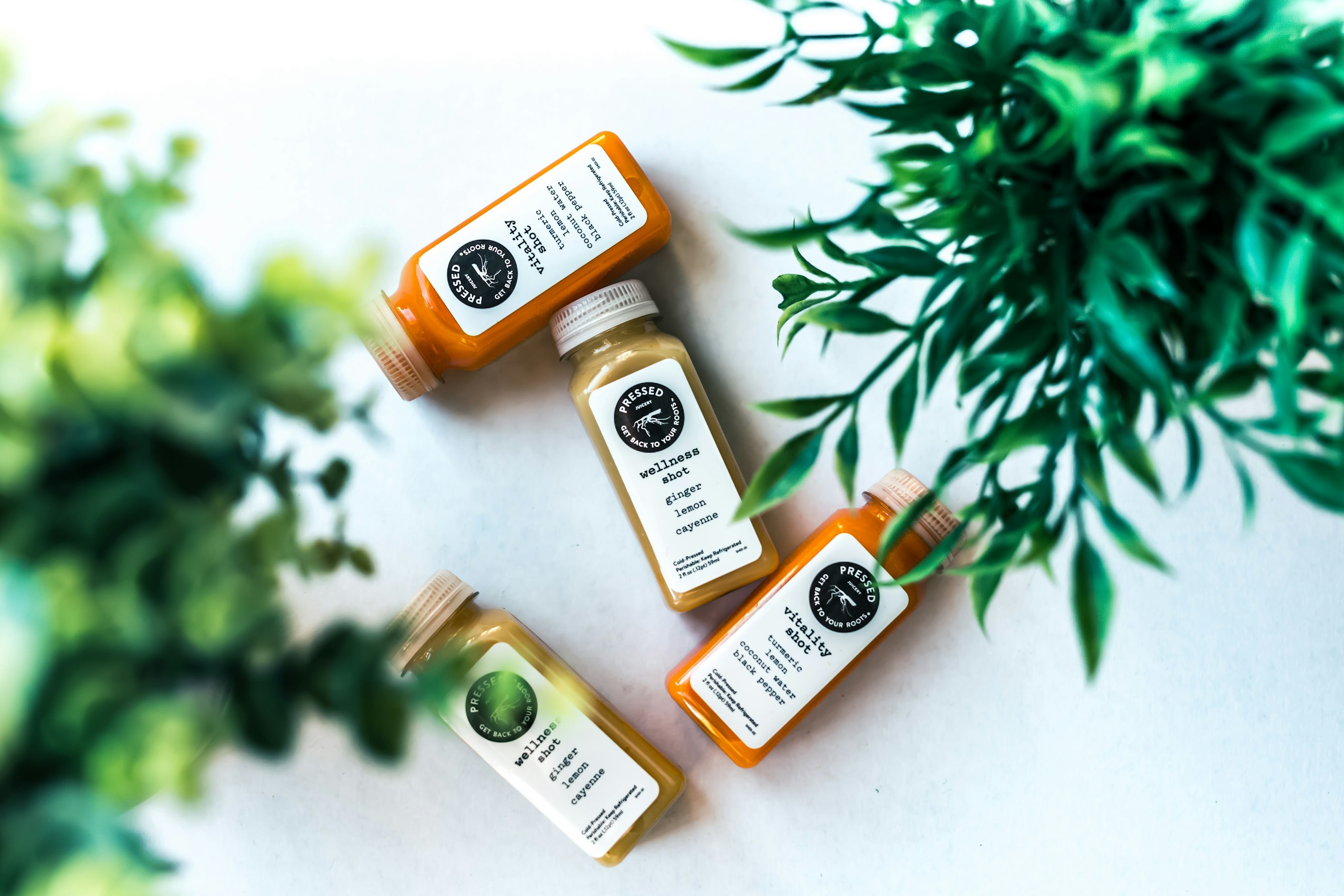 petites boissons diététiques avec des feuilles pour le marketing produit