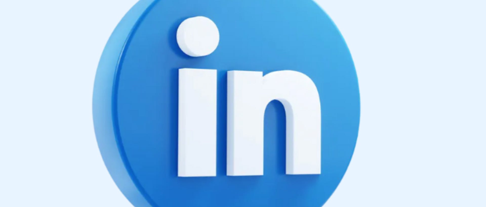 Das Bild hat einen hellblauen Hintergrund und in der Mitte ist das LinkedIn Logo zu sehen.