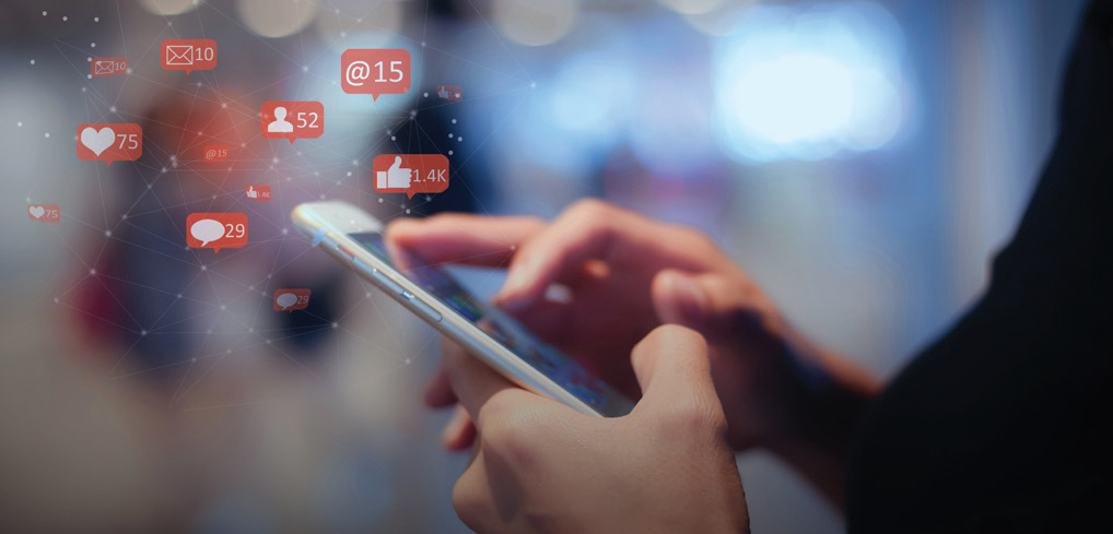 A hand playing on the phone