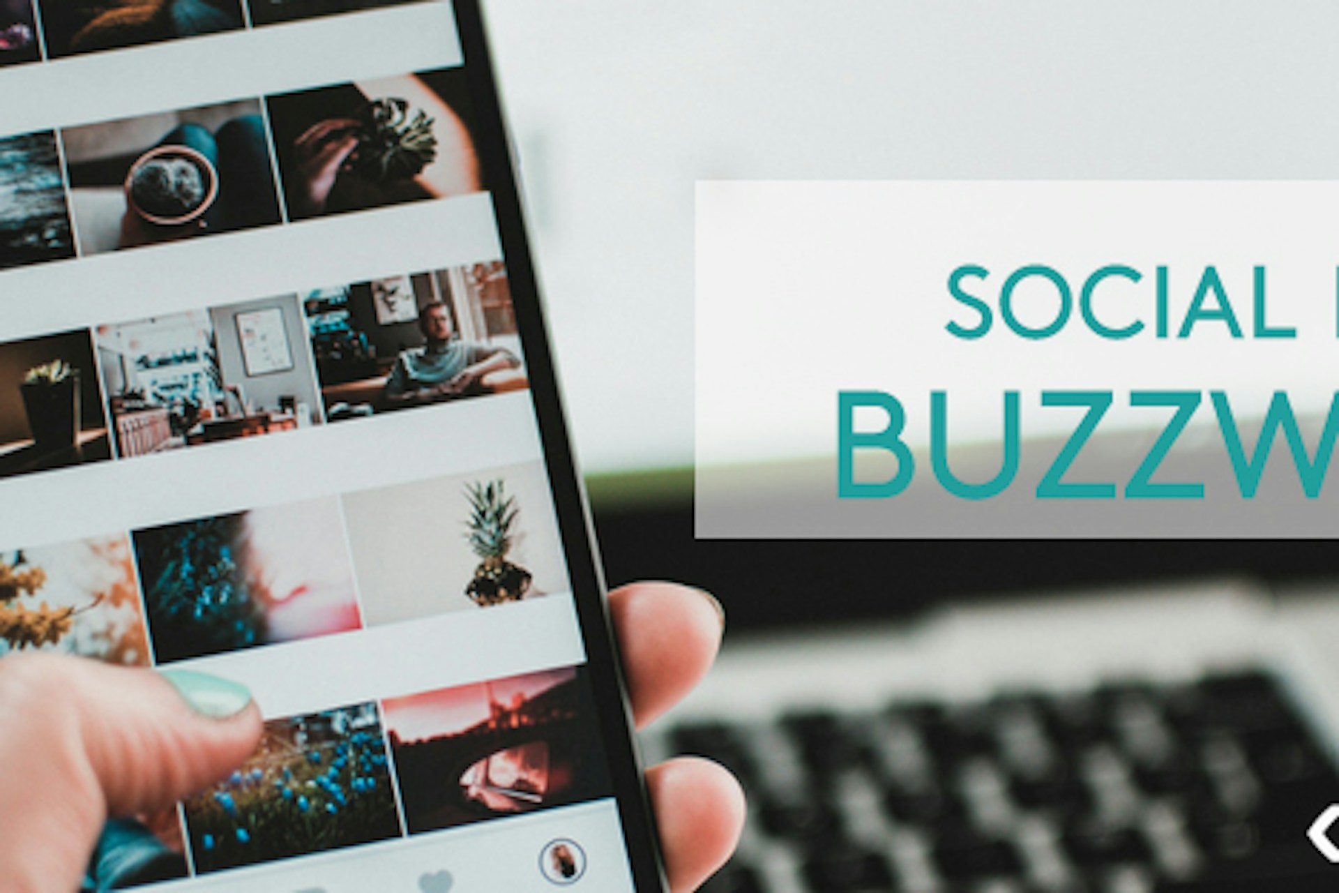 Smartphone mit Instagram Feed Aufschrift Social Media Buzzwords
