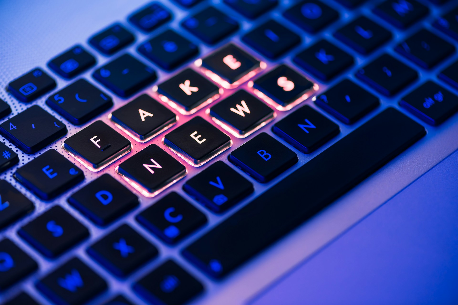 A keyboard image with the word "fake news" being highlighted
