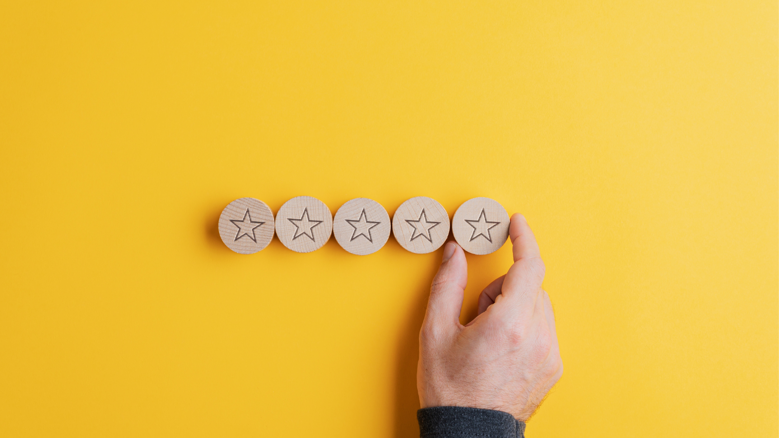 Petits ronds en bois avec des étoiles dessus 