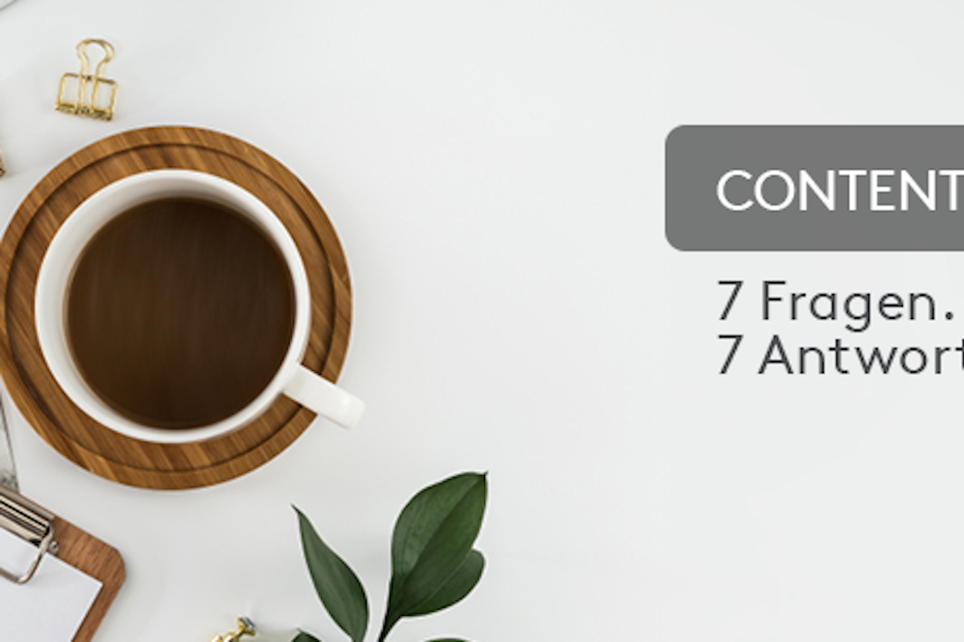 Kafeetasse auf Tisch mit Aufschrift Content Marketing 7 Fragen 7 Antworten