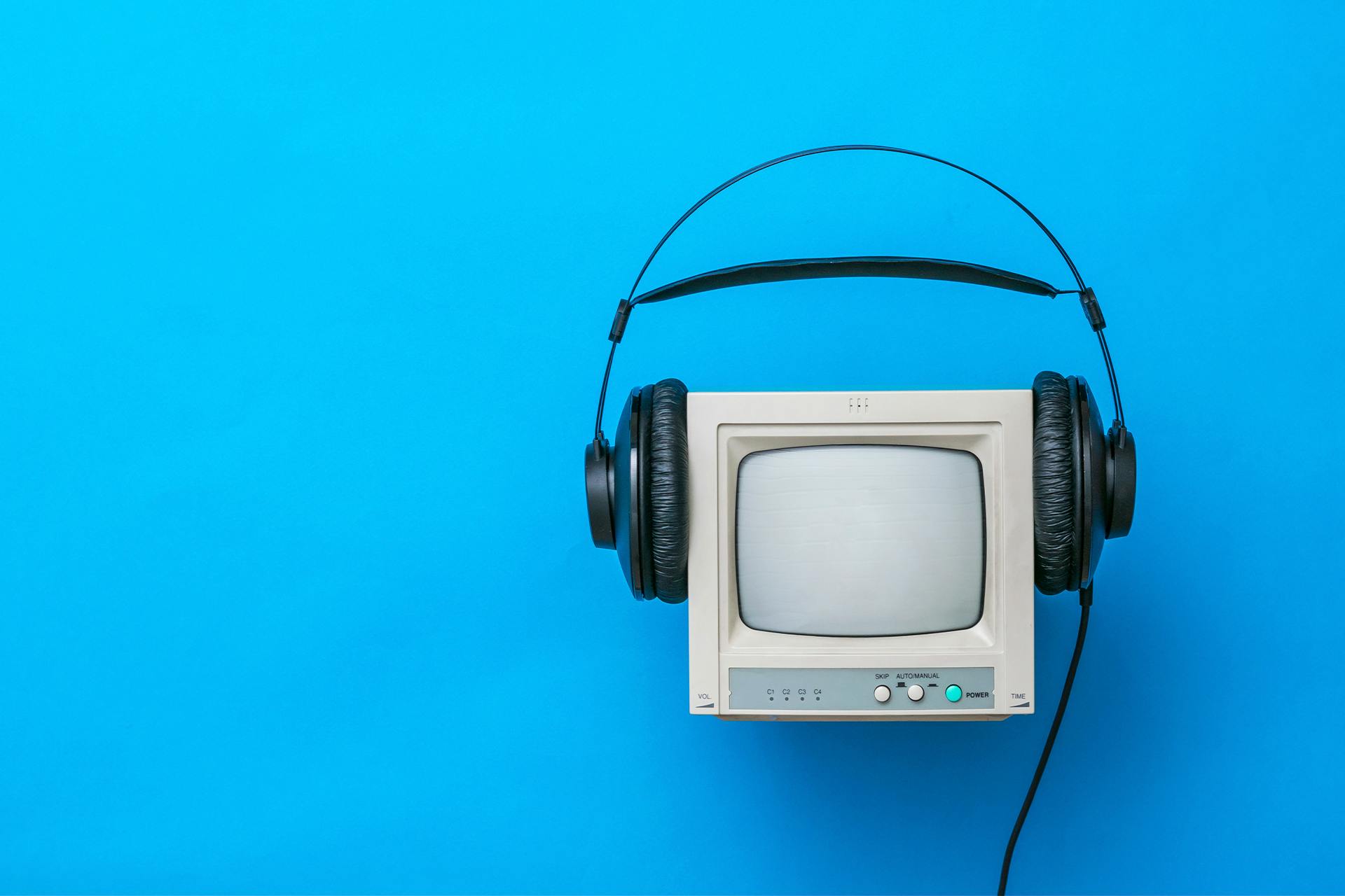 Old fashioned computer with headphones. Blog post: 14 proven PR KPIs that matter and how to track them