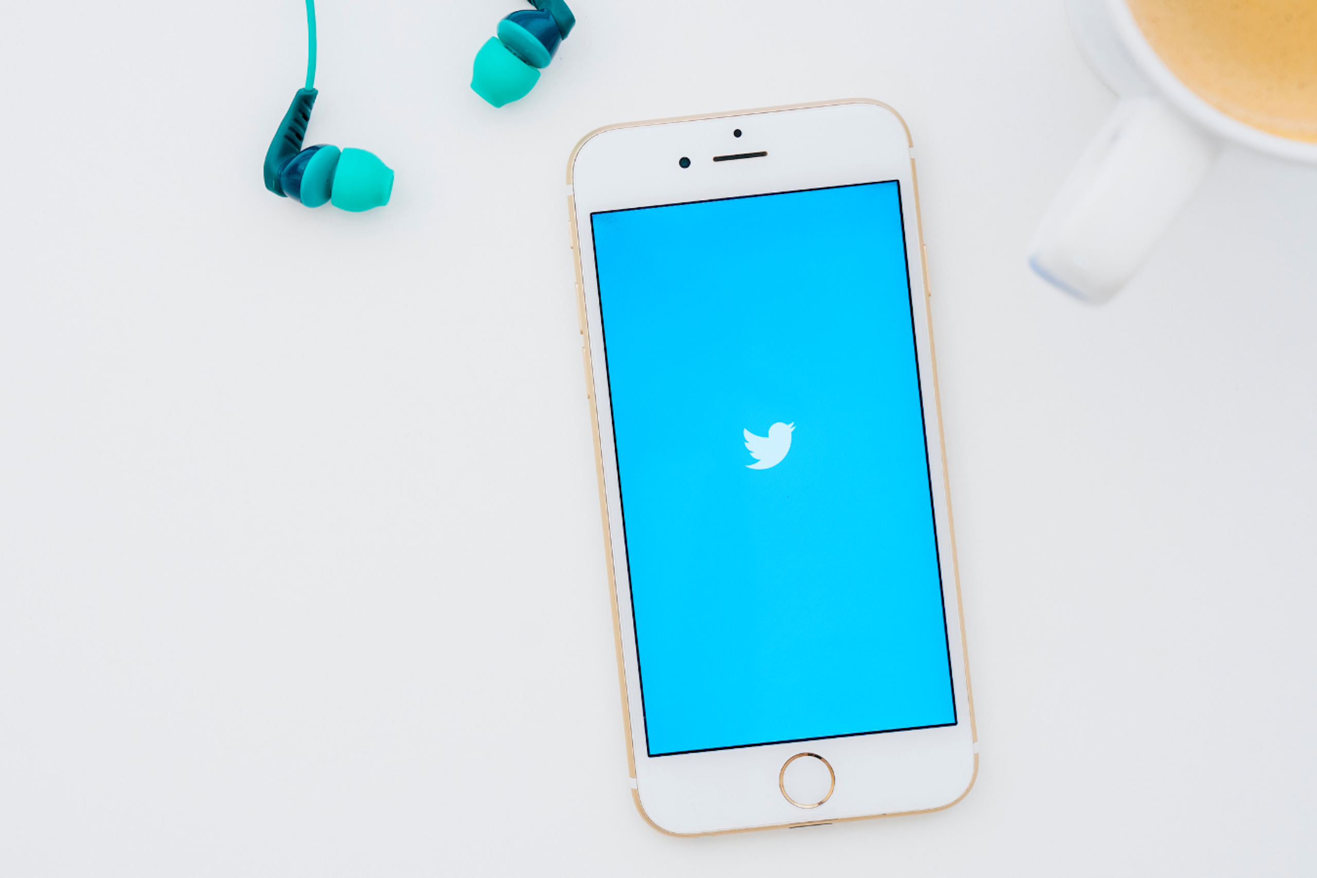 L'application Twitter sur l'écran d'un téléphone